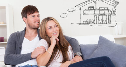 couple qui imagine sa future maison